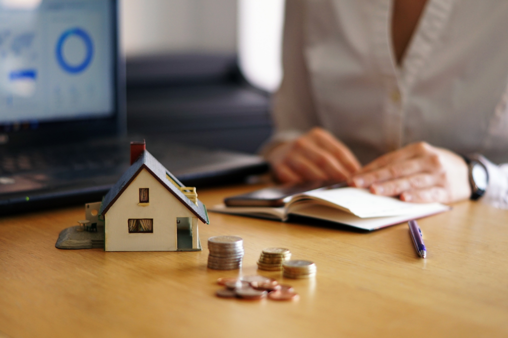 Income: Predictable Distributions vs Tenant Risk
